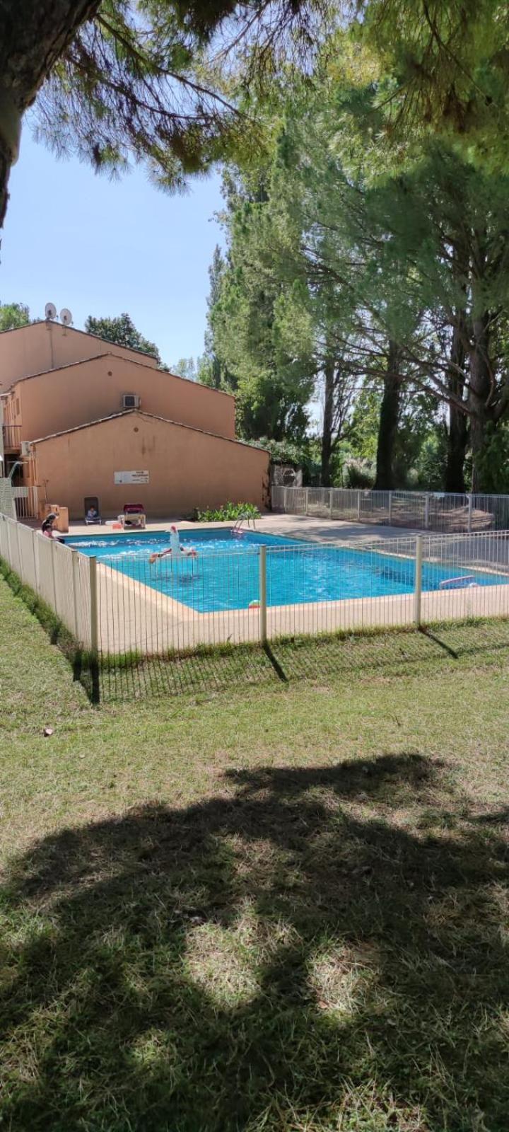 Appartement Residence De Vacances Les Hameaux De Camargue アルル エクステリア 写真