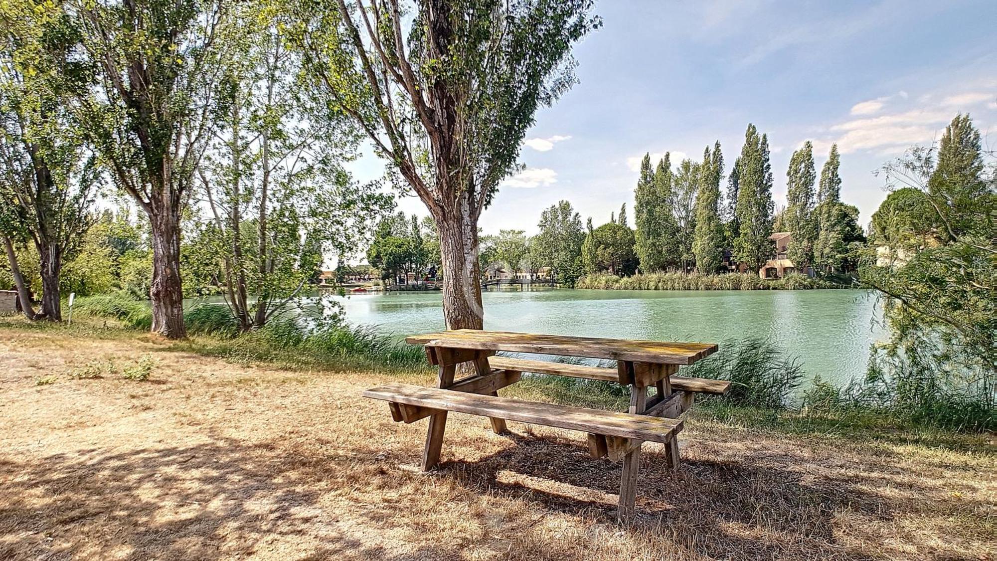 Appartement Residence De Vacances Les Hameaux De Camargue アルル エクステリア 写真